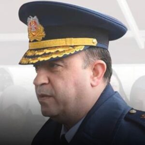 fetonun rehin aldigi komutan emekli edildi 6EUVe7Wl