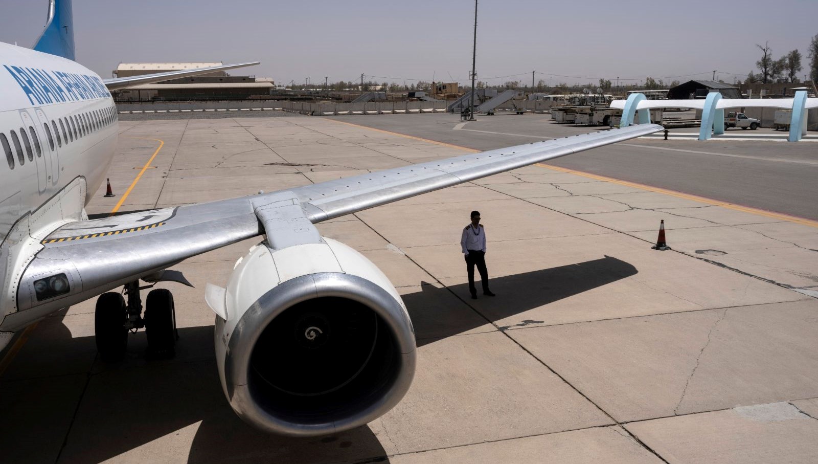 13 yasindaki cocuk ucagin inis takimina saklanarak yolculuk yapti glDrGCR6