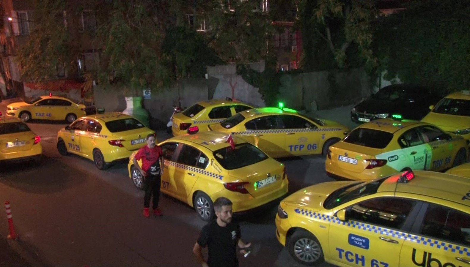 beyoglunda taksici silahli saldirida oldutaksicilerden eylem xkpcWrUM