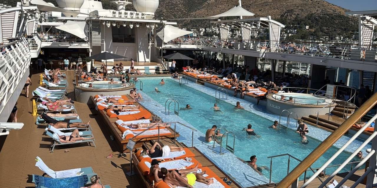 bodruma demirleyen kruvaziyer 2 bin 545 turist getirdi ID2icpX5