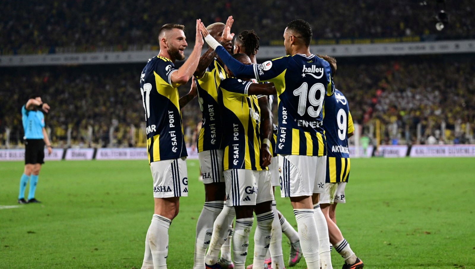 fenerbahce antalyaspora karsi istanbulda cok ustun gyJdLS4P