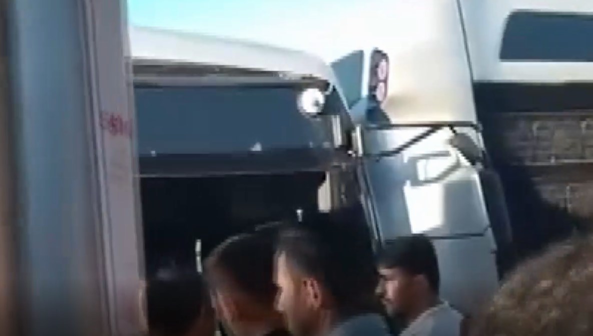 kadikoyde metrobusler carpisti xJSgYdNH