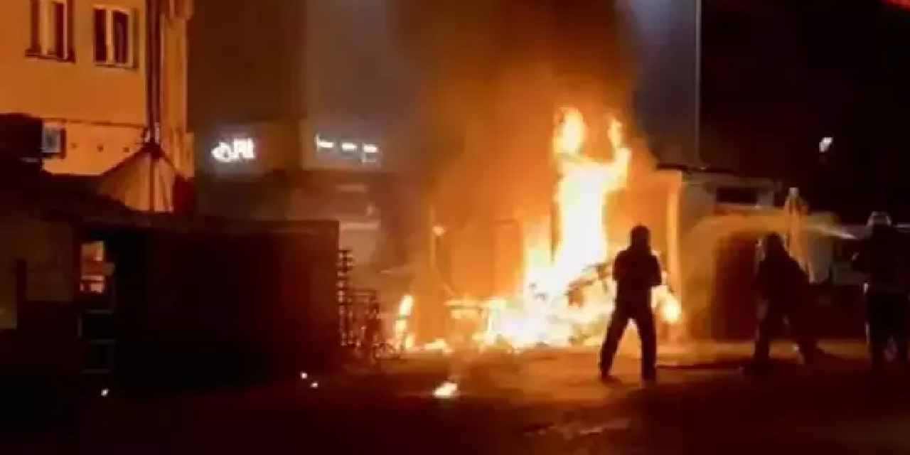 PTT Binası Önünde Elektrik Trafosunda Patlama ve Yangın