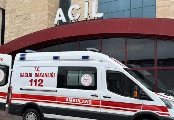 cop-kamyonu-ile-ticari-arac-carpisti-3-yarali-RhHpkEjW