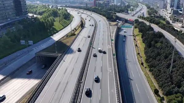 İstanbul’da 3 ilçede bazı yollar yarın trafiğe kapatılacak